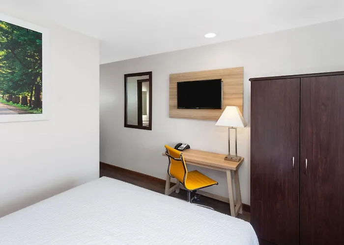 Days Inn & Suites By Wyndham Spokane Airport