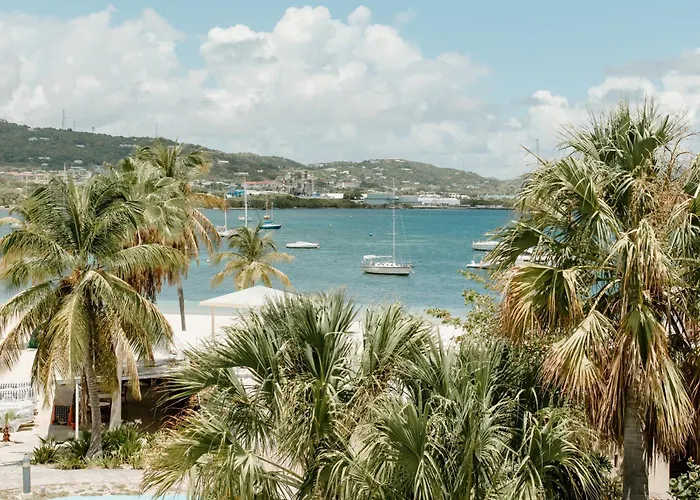 Hotel On The Cay