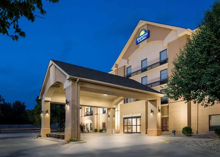 Days Inn & Suites By Wyndham