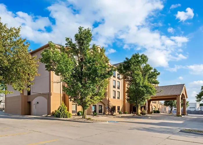 Days Inn & Suites By Wyndham