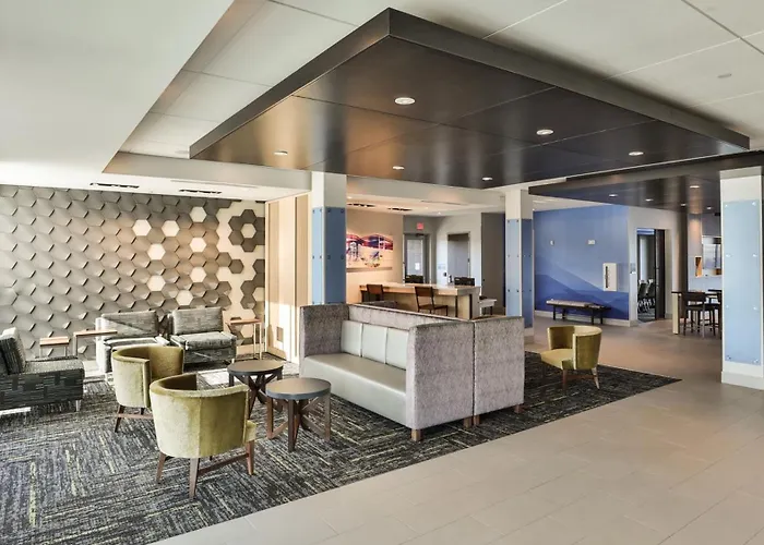 Holiday Inn Express & Suites - Metrocenter Downtown By Ihg