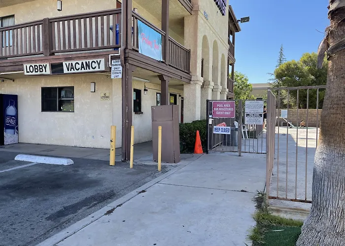 Palms Inn & Suites