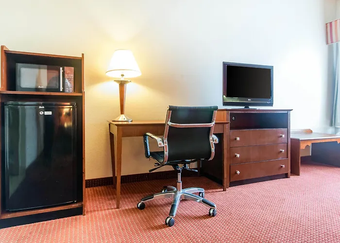 Quality Inn & Suites Lawrenceburg