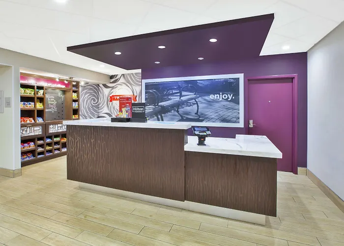 Hampton Inn & Suites Oakwood Village-Cleveland