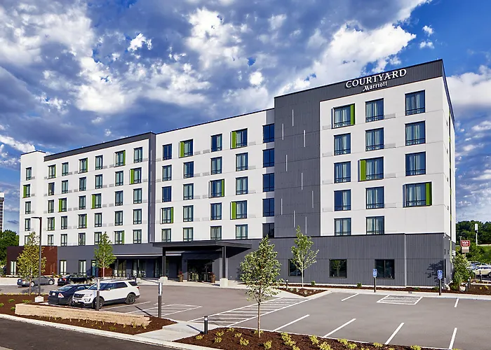 Courtyard By Marriott Minneapolis West