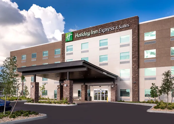 Holiday Inn Express & Suites - By Ihg