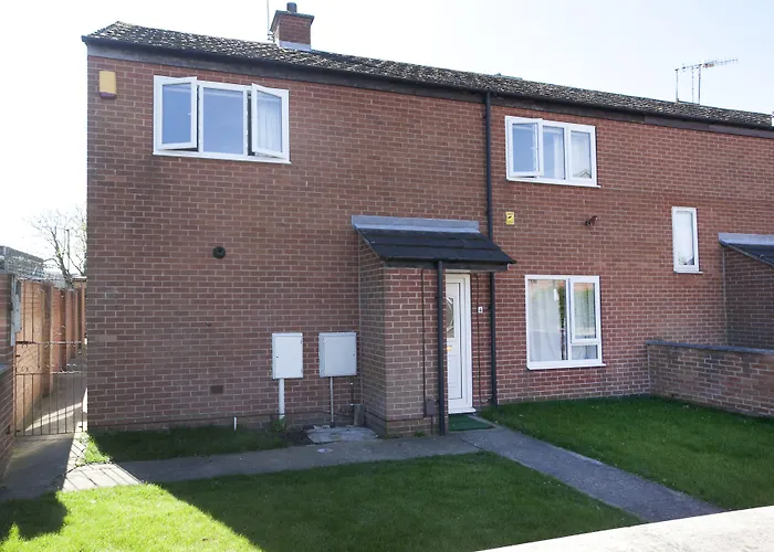Flat 2 - Entire Modern Two Bedrooms Home With En-Suite & Free Parking Close To Qmc, City Centre And Notts Uni - Self Check In