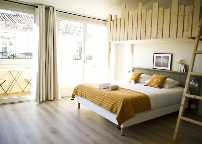 Georges Hostel&Café