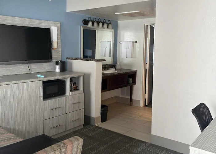 Surestay Innsuites Phoenix Hotel & Suites By Best Western