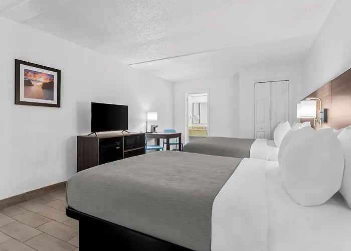 Quality Inn & Suites At Tropicana Field