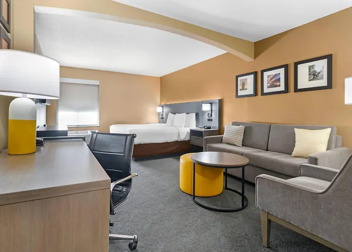 Comfort Inn & Suites Kansas City - Northeast