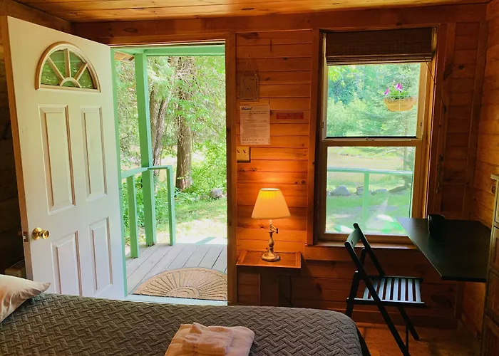 Pine Crest Motel & Cabins
