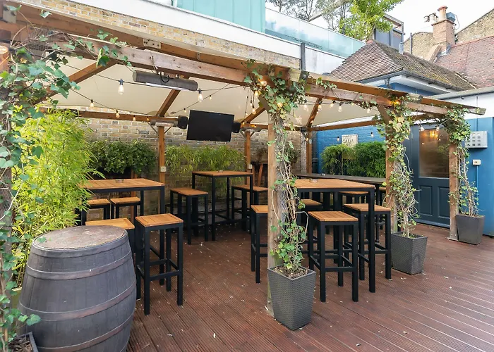 The Bridge Pub & Rooms