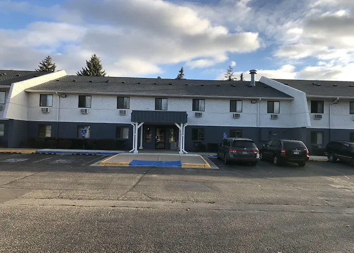 Burnsville Inn & Suites