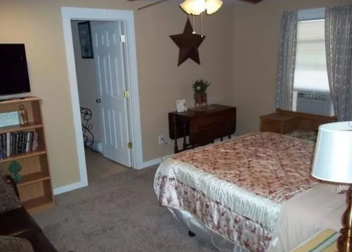 Tin Brook Bed & Breakfast Walden