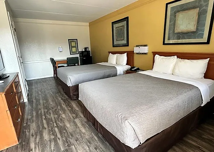 Baymont By Wyndham Nacogdoches Near University