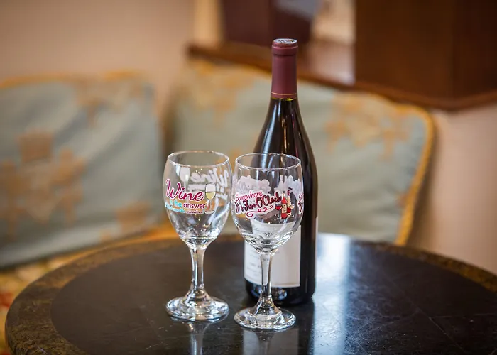 The Vendange Carmel Inn & Suites