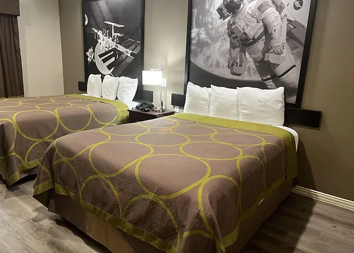 Super 8 By Wyndham Kingwood Houston North