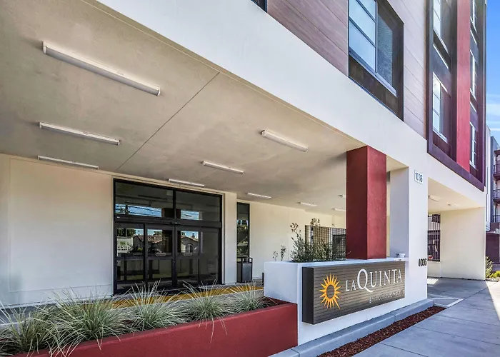 La Quinta Inn & Suites By Wyndham San Jose Airport-Downtown