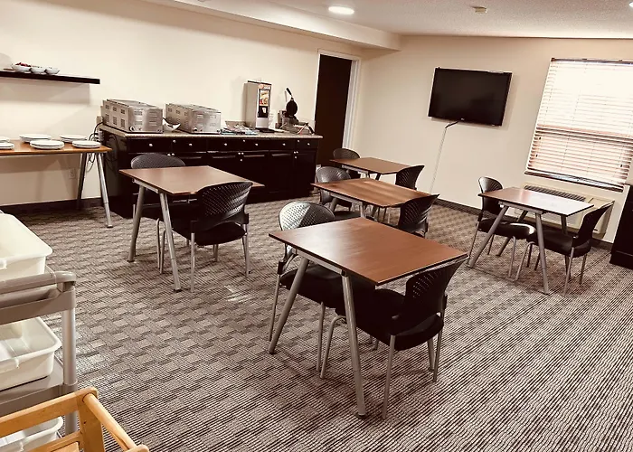 Aurora Park Inn & Suites
