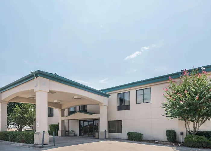 Super 8 By Wyndham Fort Worth Downtown South