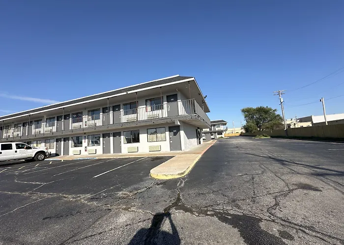 Super 7 Inn