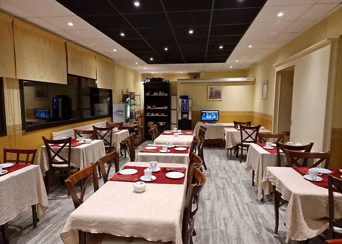 Logis Hôtel Les Airelles Neufchâtel En Bray
