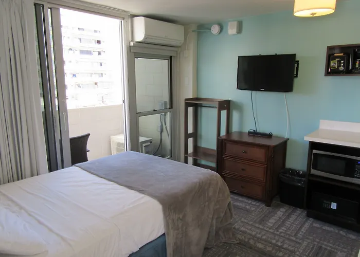 Waikiki Central - No Resort Fees