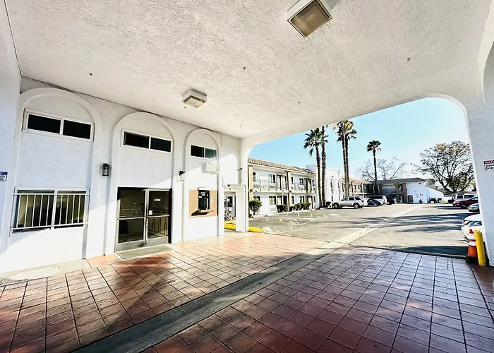 Casa Blanca Hotel - Cypress, Buena Park