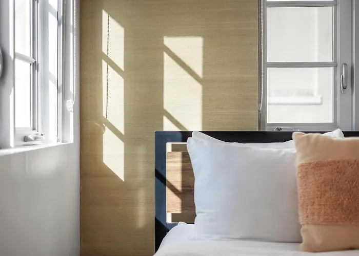 Luxuri Suites