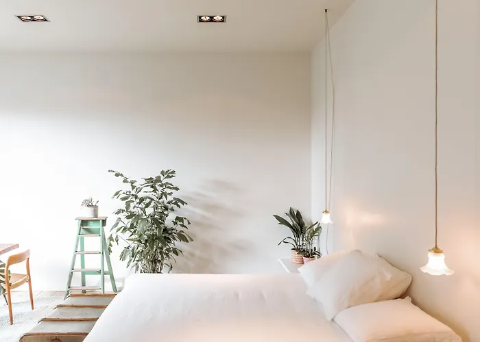 Chambre d'Amis by Alix
