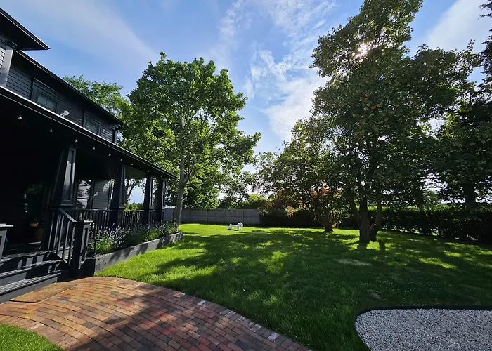 Vine & Sand--Southold Ny'S Newest B&B