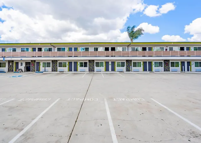 Exclusivo Inn And Suites