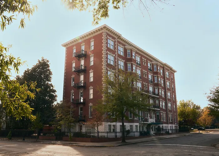Shenandoah Mansions, An Ash Hotel