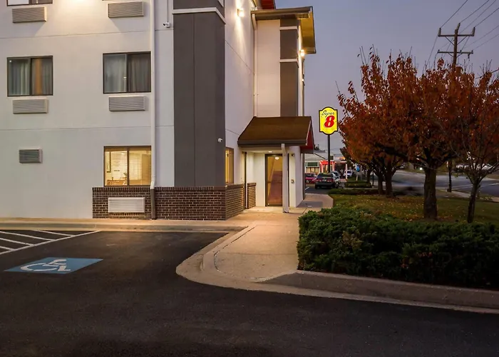Super 8 By Wyndham College Park Wash Dc Area