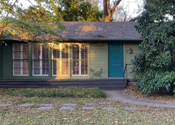 The Chaska House & Cottages