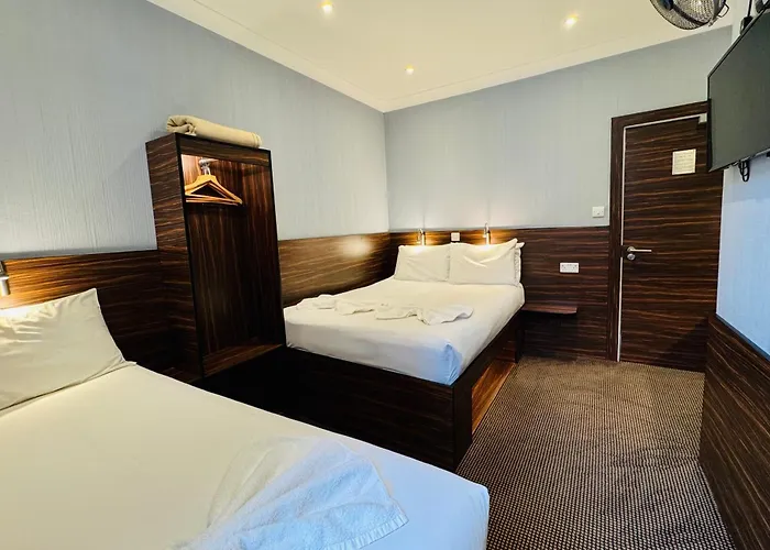 Crestfield Hotel