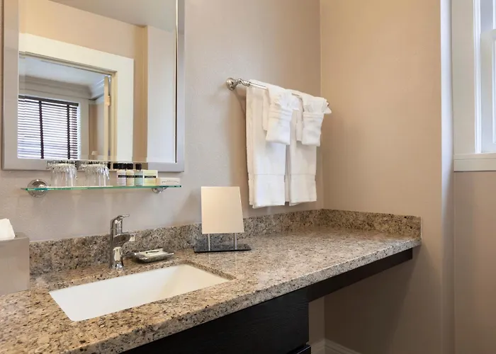 Executive Hotel Vintage Court