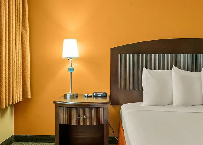Airport Honolulu Hotel, Trademark Collection By Wyndham