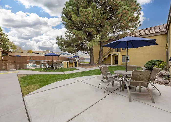 Best Western Airport Albuquerque InnSuites Hotel&Suites