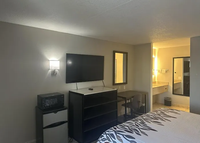 Red Roof Inn Media