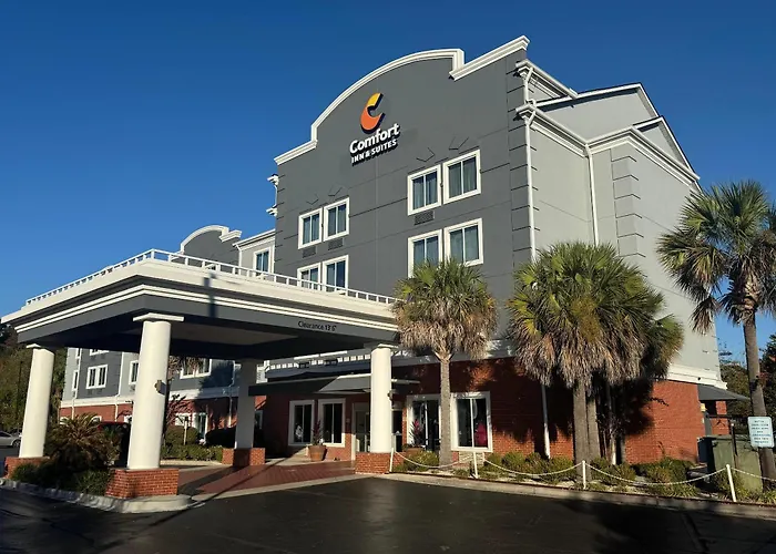 Comfort Inn & Suites - Northwoods