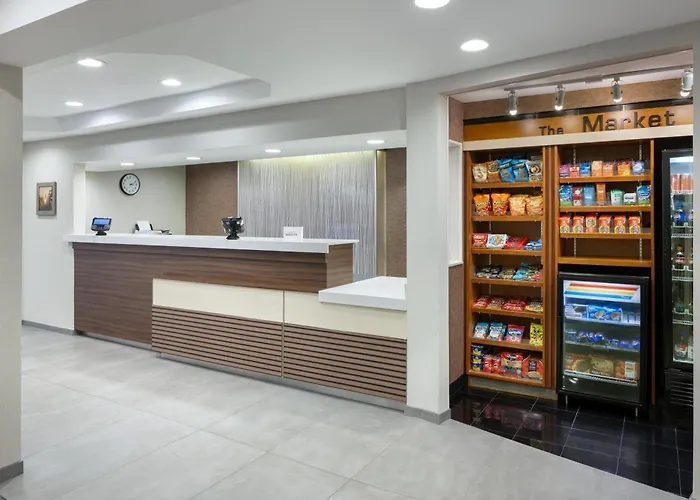 Fairfield Inn & Suites Airport