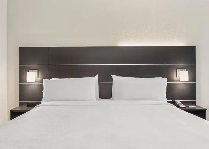 Holiday Inn Express Atlanta W
