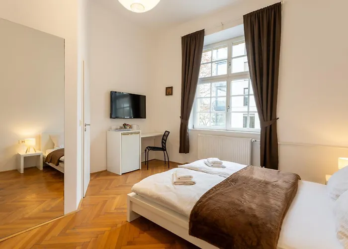 Urban Rooms-- Free Parking--