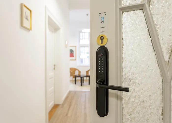 Urban Rooms-- Free Parking--