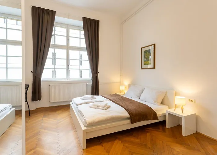 Urban Rooms-- Free Parking--