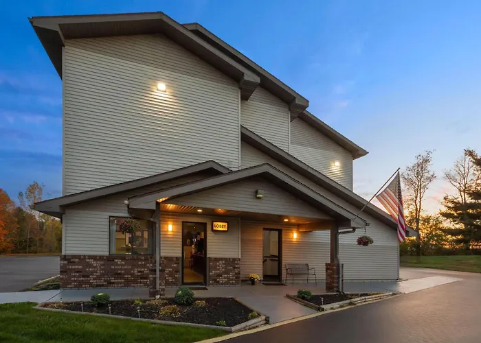 Super 8 By Wyndham /Akron Area