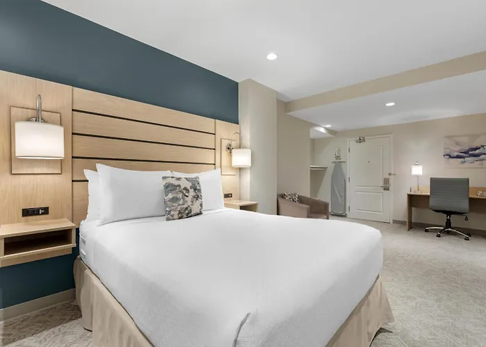 Best Western Plus Baker Street Inn