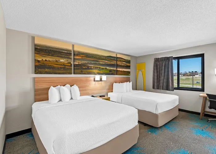 Days Inn & Suites By Wyndham Airport